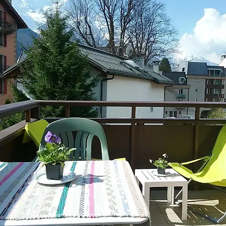 D'une A Mont Blanc Avec Magnifique Vue Sur La Montagne Balcon Amenage Et Wifi A 400 M Des Pistes 아파트 *